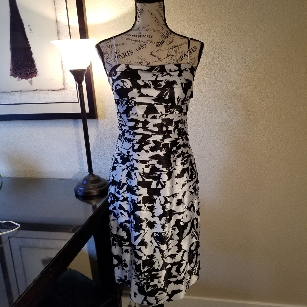 Summer ready! White House Black Market dress